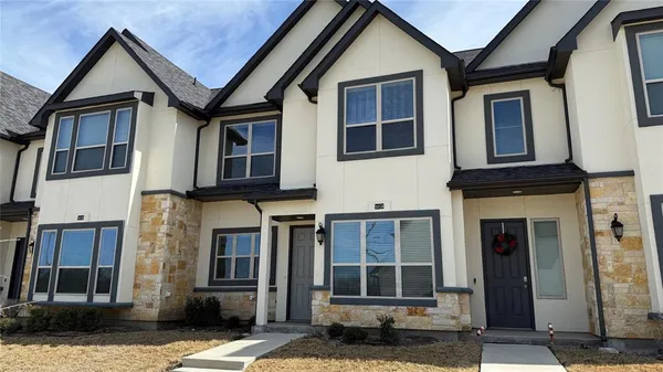 $2,575 | 16124 Doe Lk Drive, Frisco, TX 75033