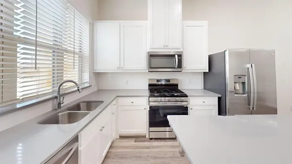 $2,575 | 16124 Doe Lk Drive, Frisco, TX 75033
