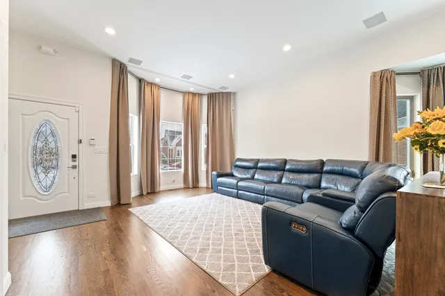 $790,000 | 3452 North Newcastle Avenue, Chicago, IL 60634