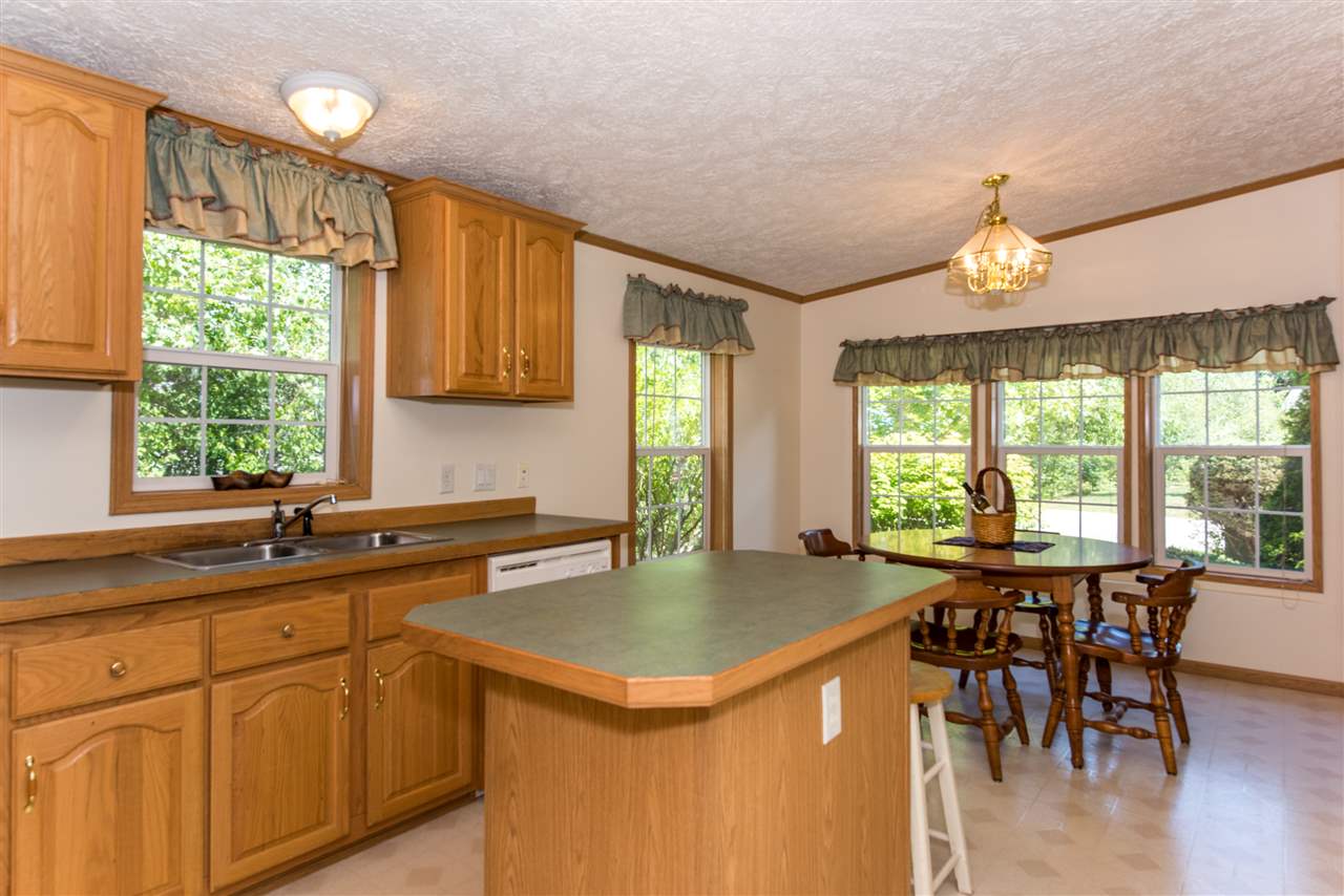 33 Seneca Street Rochester, NH 03867 - Photo 4 of 40