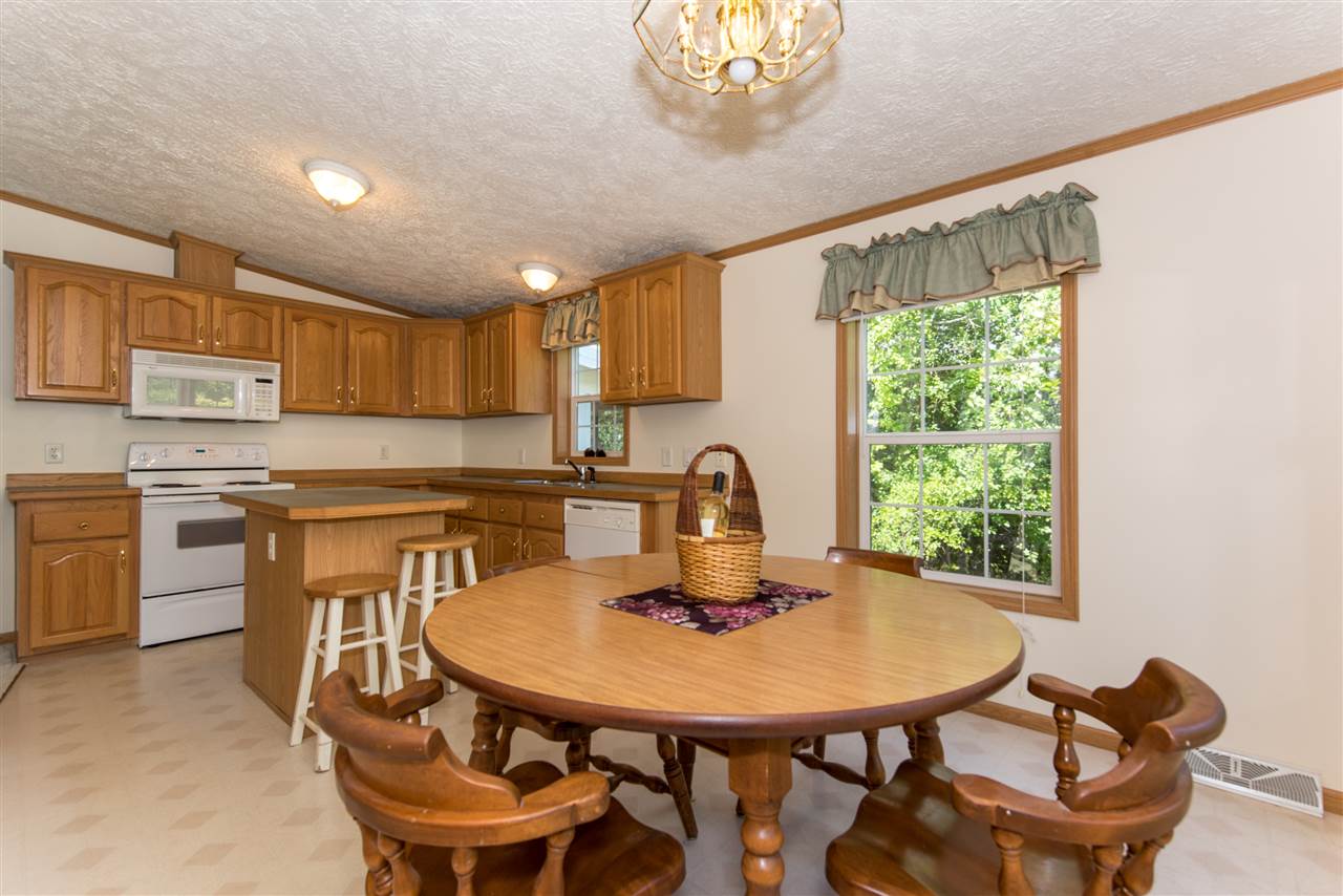 33 Seneca Street Rochester, NH 03867 - Photo 5 of 40