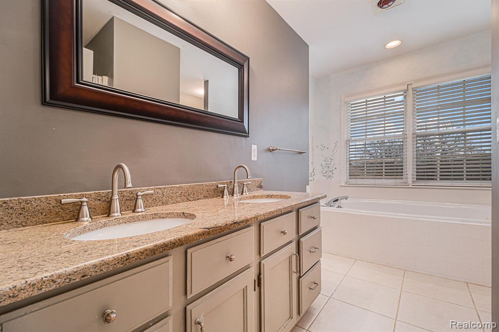 822 Augusta Drive Rochester Hills, MI 48309 - Photo 27 of 35