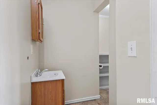 $179,900 | 709 Louisa Street, Illiopolis, IL 62539