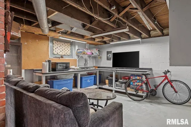 $179,900 | 709 Louisa Street, Illiopolis, IL 62539