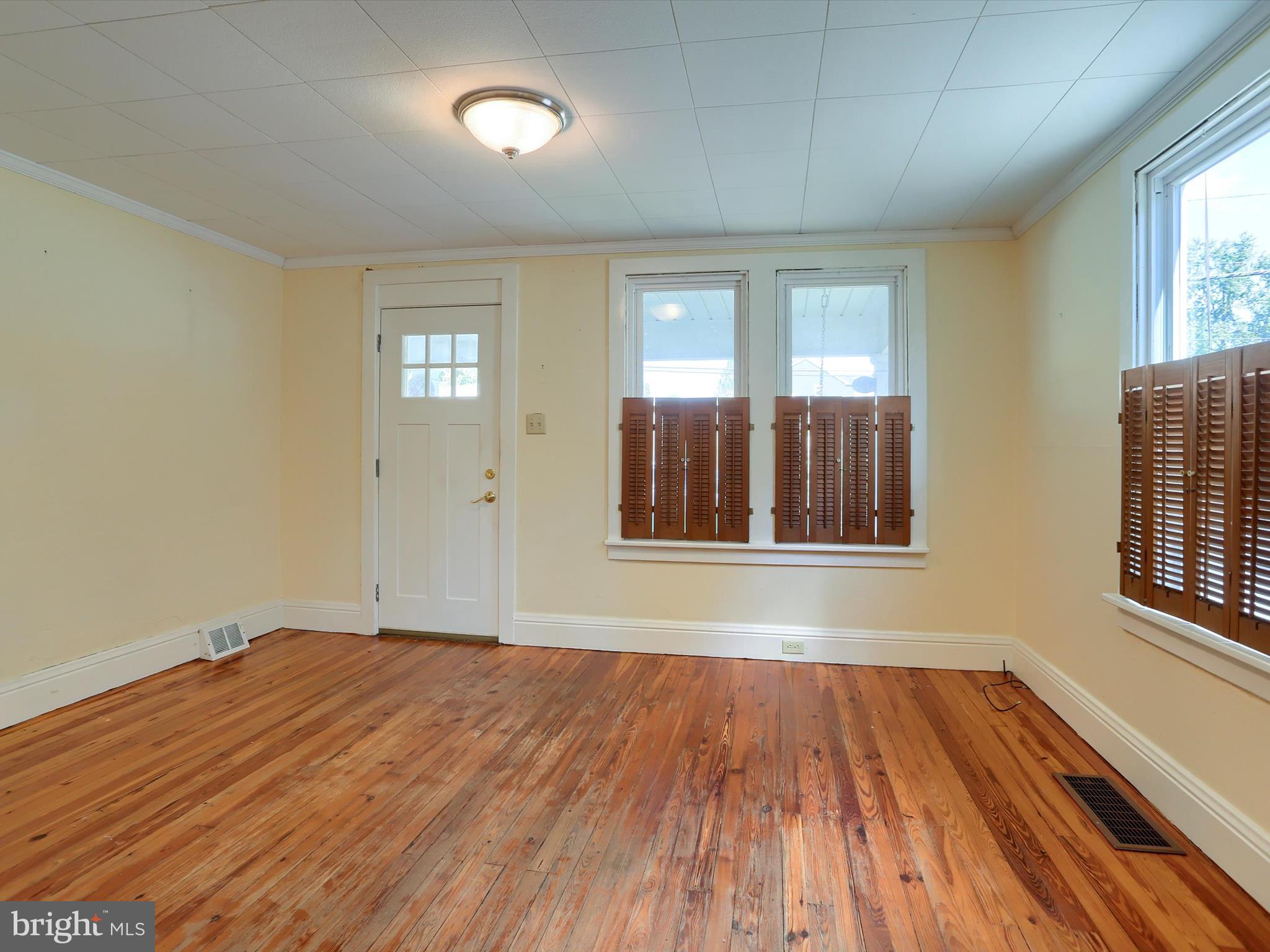 198 York Road Carlisle, PA 17013 - Photo 3 of 33 Half shutters let light in but keep your privacy!