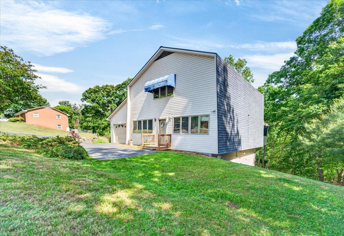 303 Oak Ridge Drive Bassett, VA 24055 - Photo 6 of 63 07-303 ORD-7