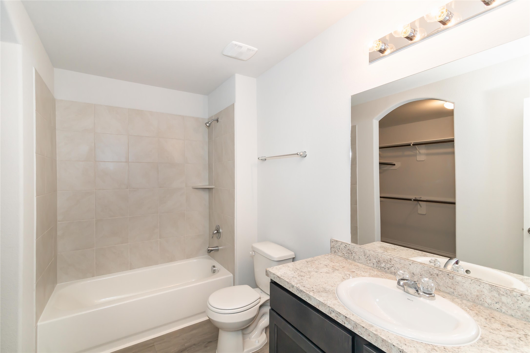 2138 Middle Rdg Drive Conroe, TX 77301 - Photo 14 of 15 Photos may be representative of the floor plan and not the exact home. Finishes, layout, and features of the actual property for lease may vary.