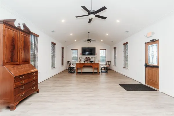 $404,900 | 180 Villa Oak Circle, Bedford, VA 24523