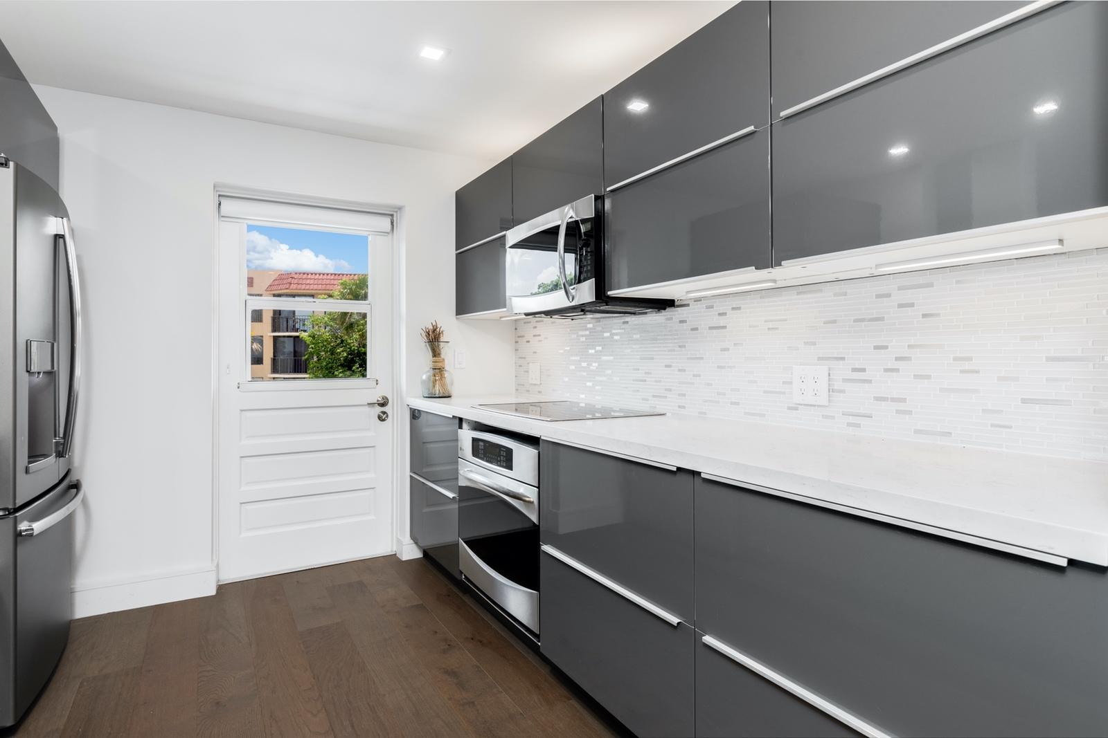 777 Jeffery Street, Unit 301 Boca Raton, FL 33487 - Photo 7 of 22 Kitchen