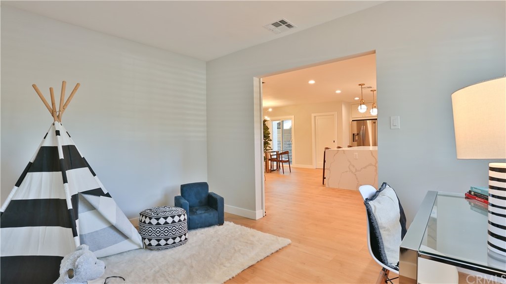 631 North Maple Street Burbank, CA 91505 - Photo 19 of 33