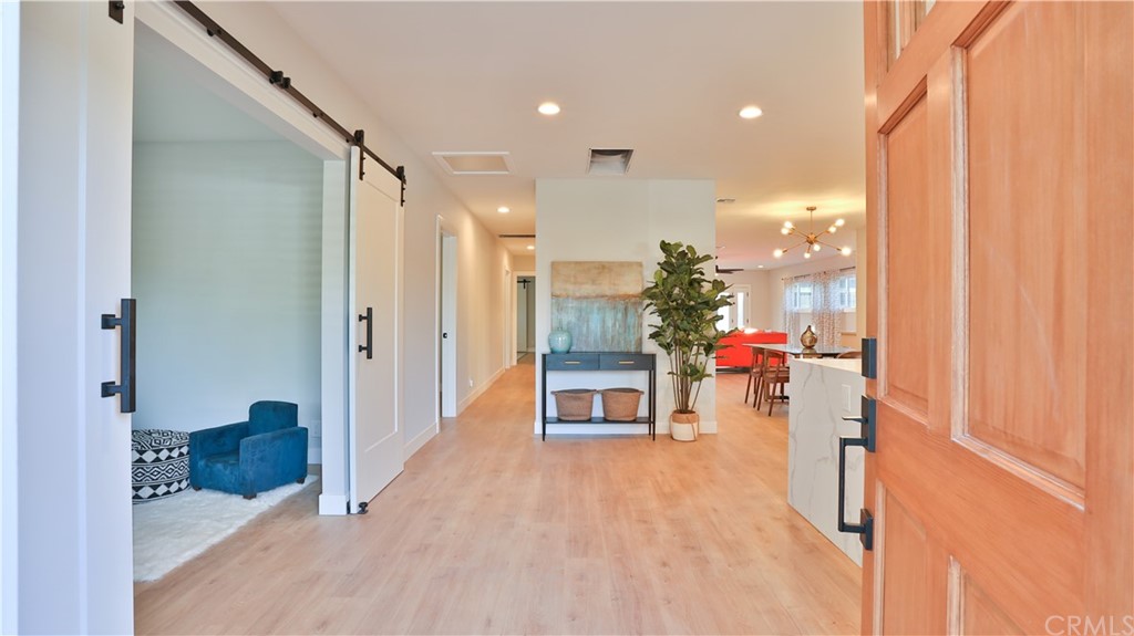 631 North Maple Street Burbank, CA 91505 - Photo 3 of 33