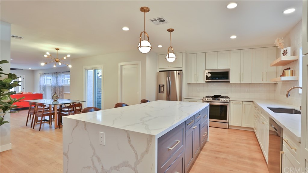 631 North Maple Street Burbank, CA 91505 - Photo 4 of 33