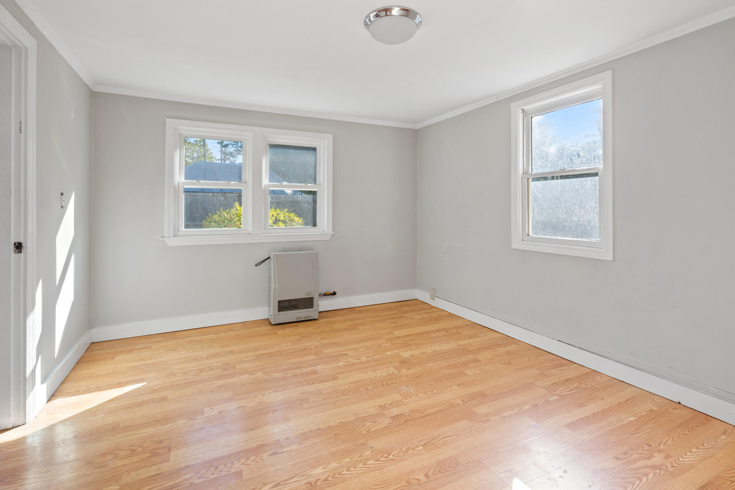 15 Bee Lane Centerville, MA 02632 - Photo 5 of 11 an empty room with a window