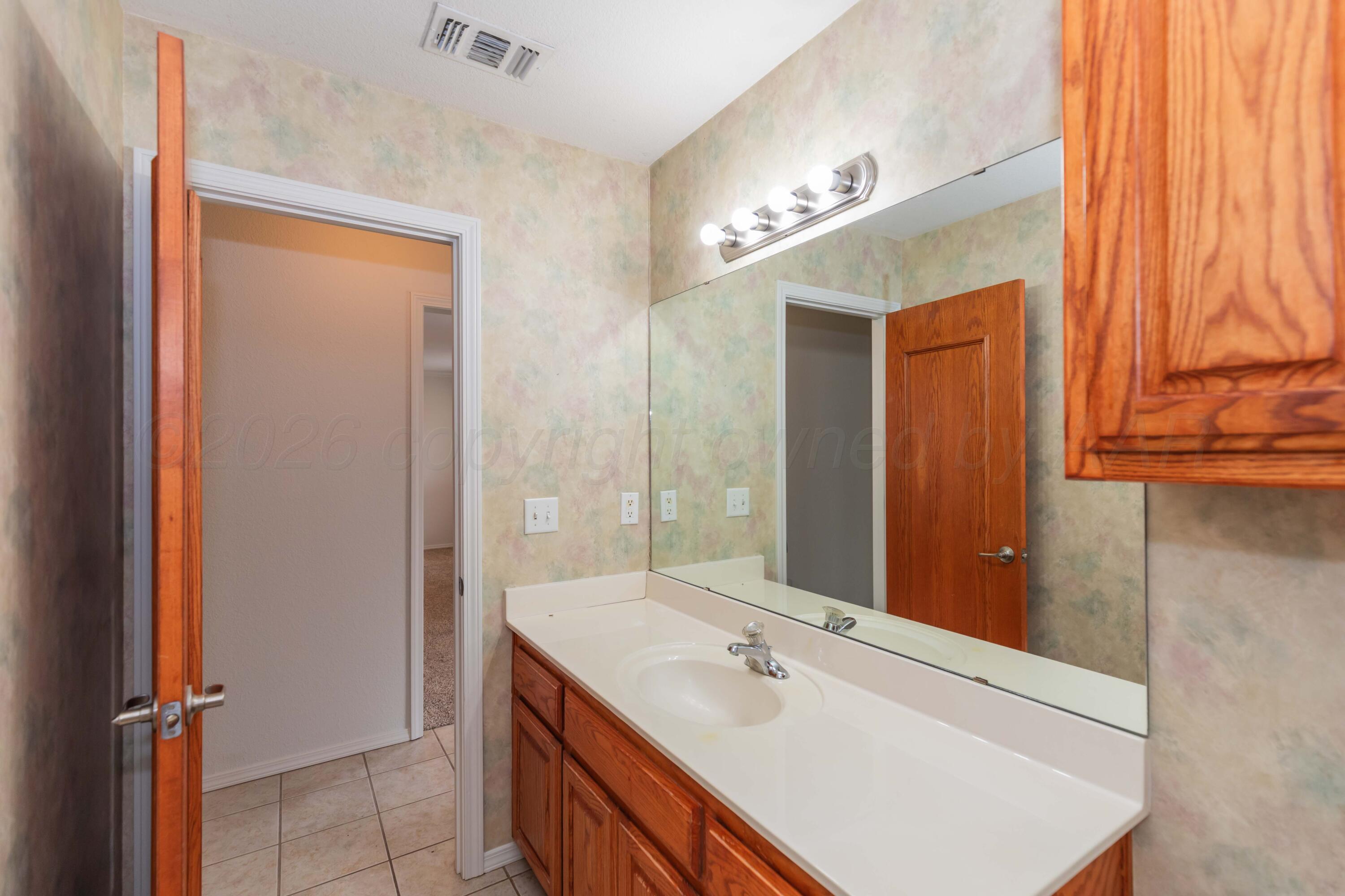 4517 Steffi Court Amarillo, TX 79110 - Photo 25 of 29 BATHROOM 2 VIEW 1