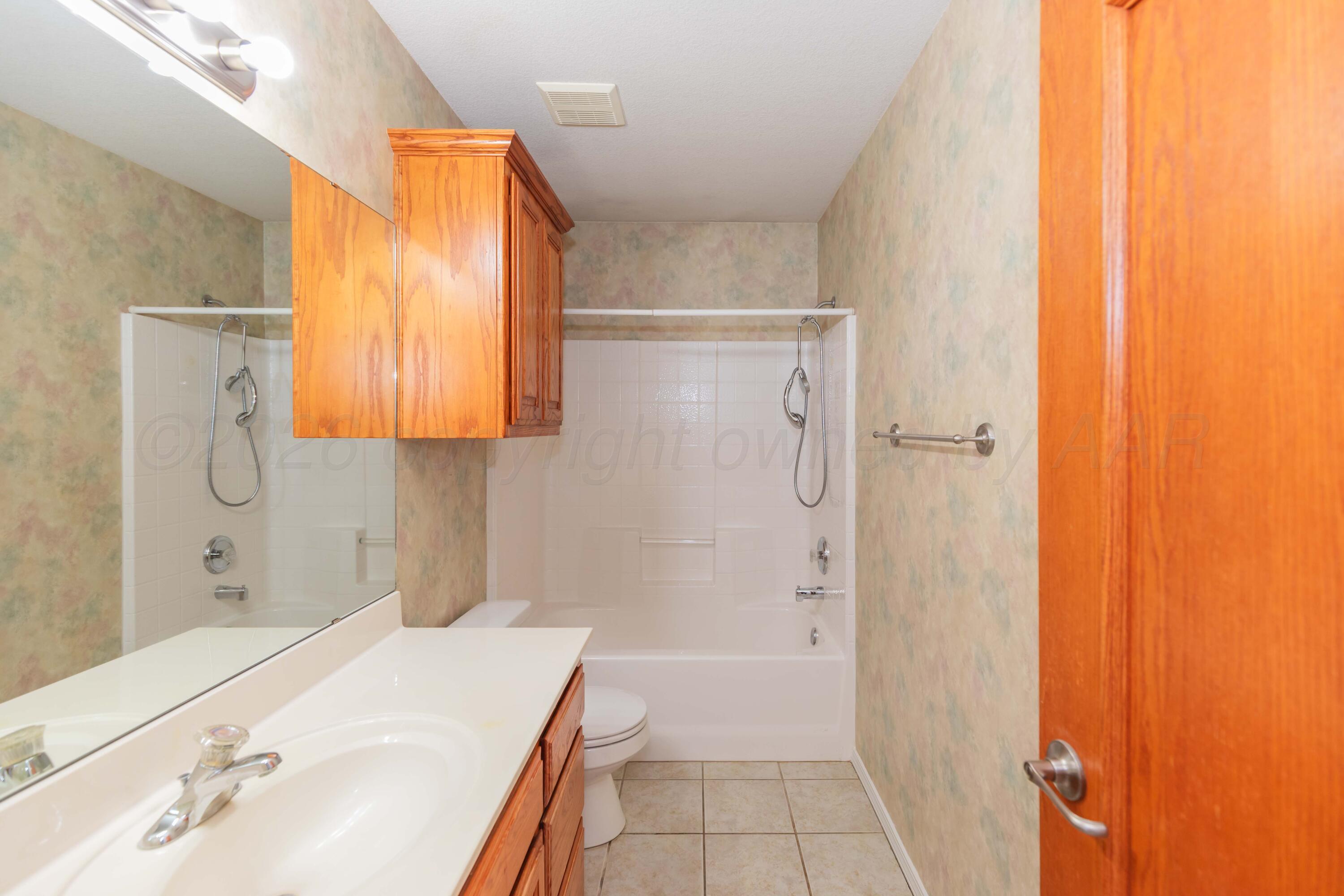 4517 Steffi Court Amarillo, TX 79110 - Photo 26 of 29 BATHROOM 2 VIEW 2