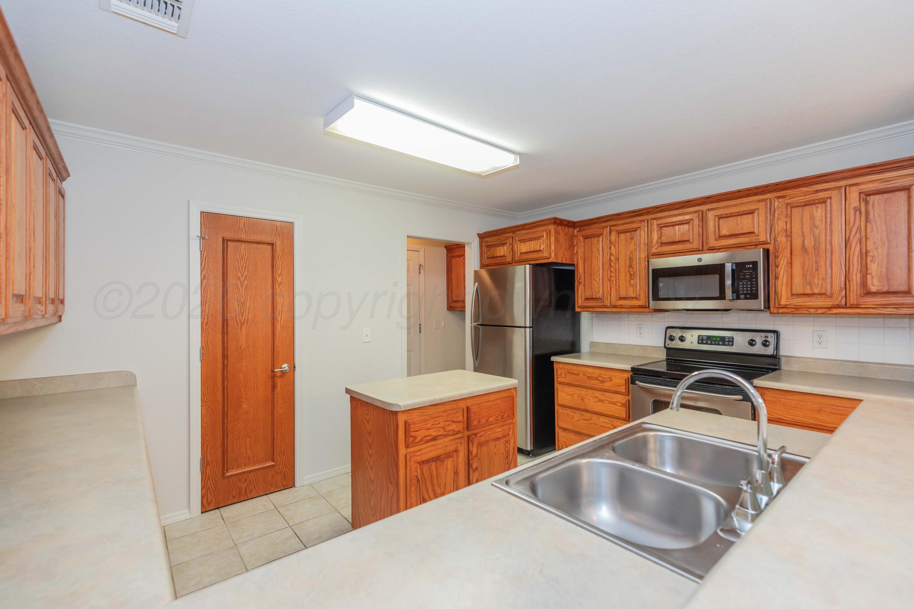 4517 Steffi Court Amarillo, TX 79110 - Photo 5 of 29 KITCHEN