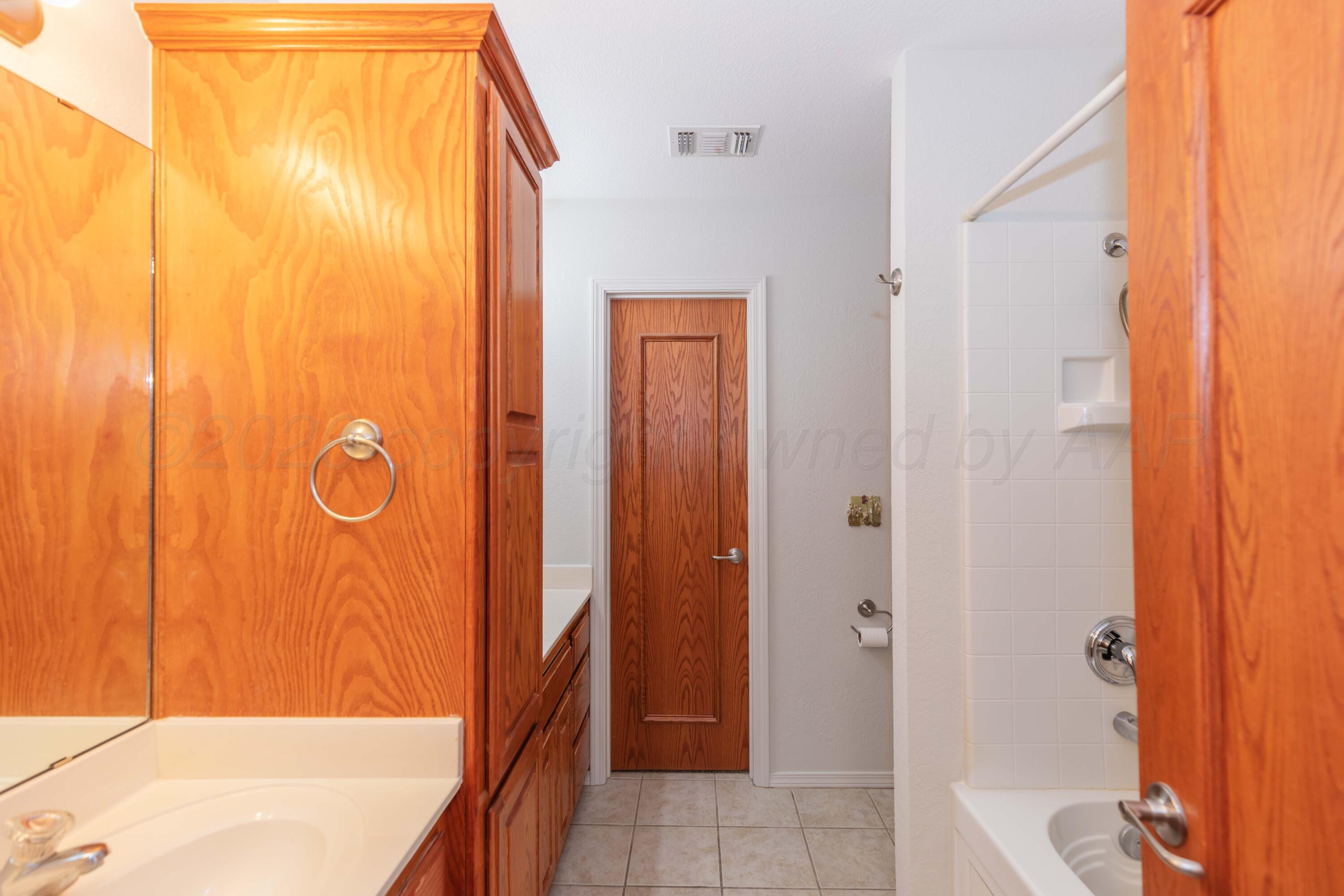 4517 Steffi Court Amarillo, TX 79110 - Photo 7 of 29 PRIMARY BATH