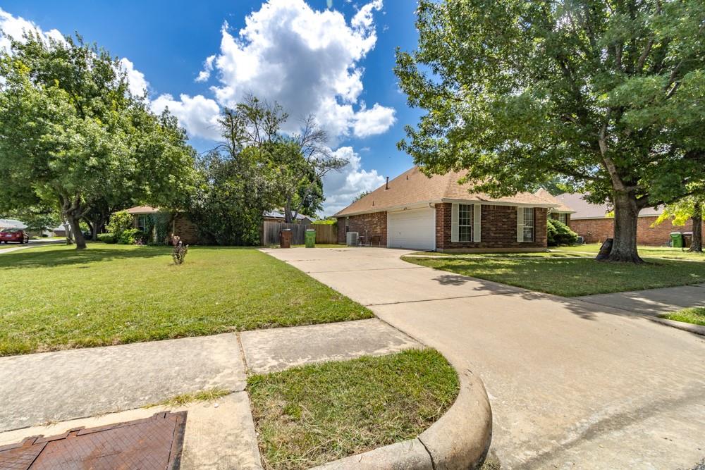 2411 Raintree Path Round Rock, TX 78664 - Photo 26 of 28 a house view with a garden space