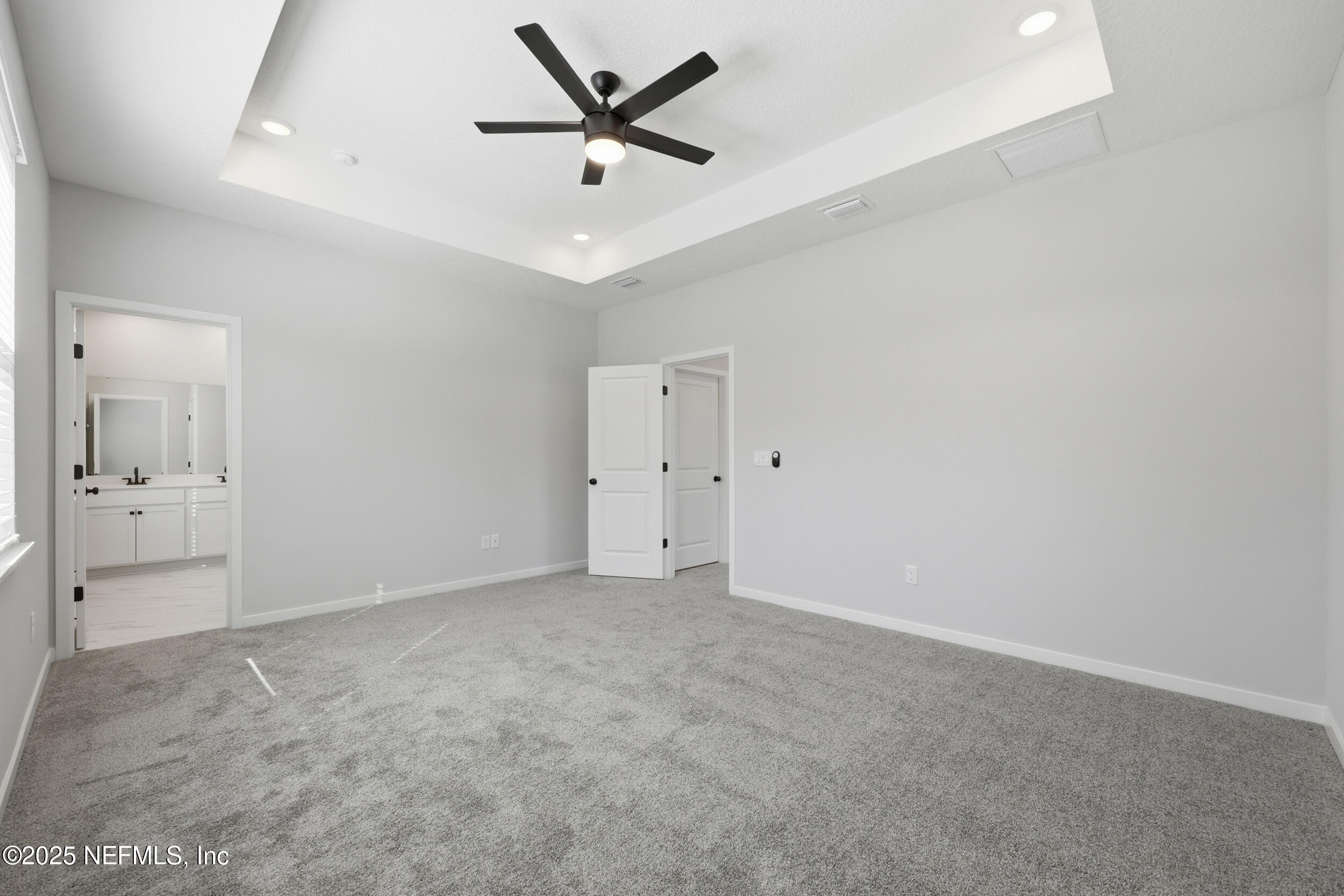 96509 Stillpoint Way Fernandina Beach, FL 32034 - Photo 21 of 32 an empty room with a ceiling fan and bathroom
