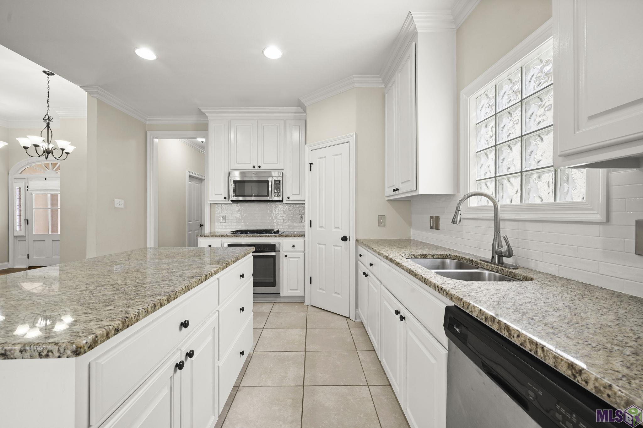 14859 Kingsland Way Baton Rouge, LA 70810 - Photo 8 of 33