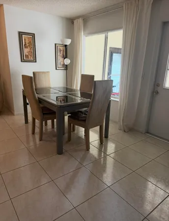 $1,800 | 443 Pine Glen Lane, Unit C2, Greenacres, FL 33463