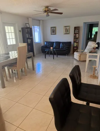 $1,800 | 443 Pine Glen Lane, Unit C2, Greenacres, FL 33463