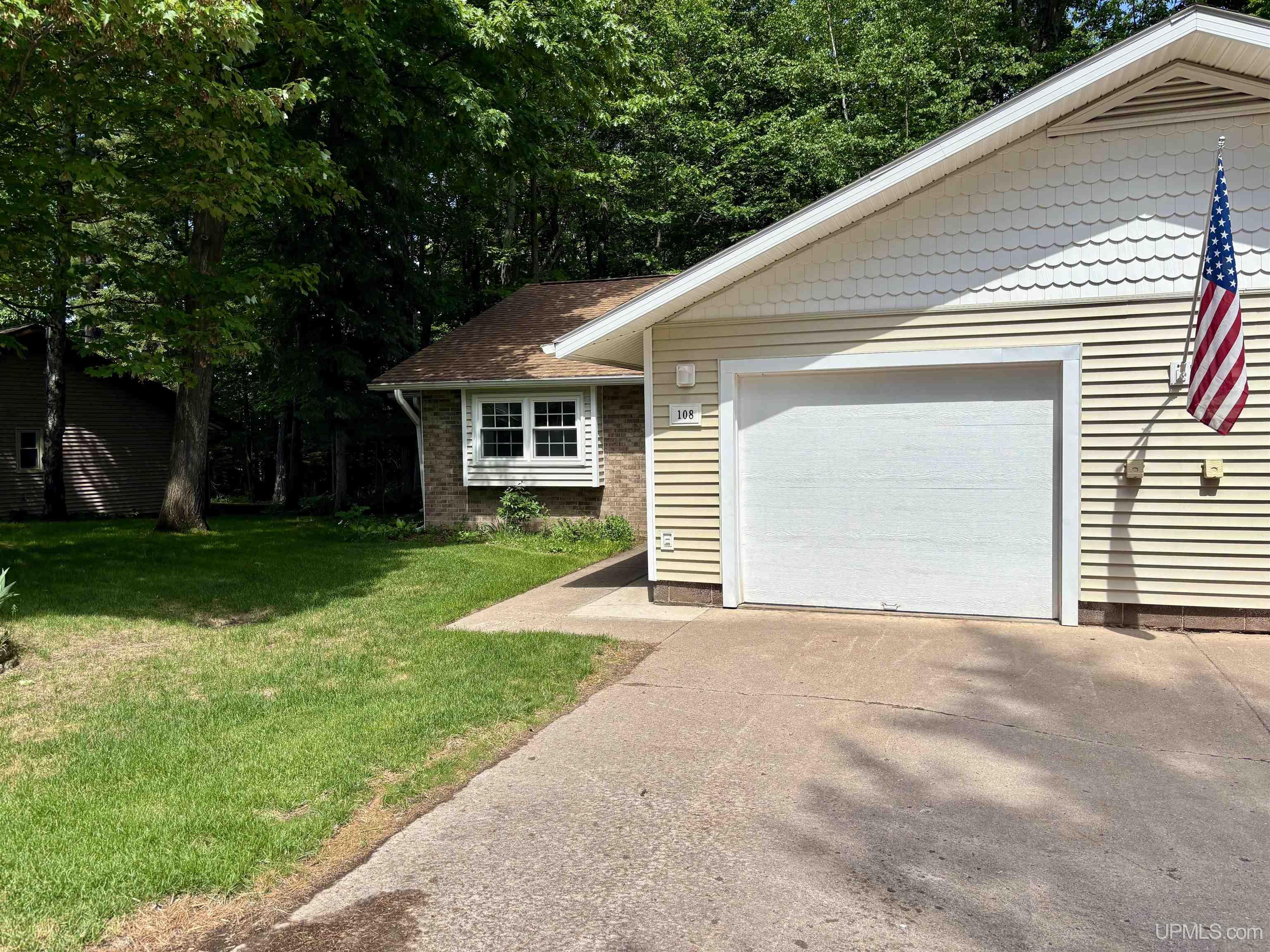 108 Forest Ridge Drive Marquette, MI 49855 - Photo 2 of 40