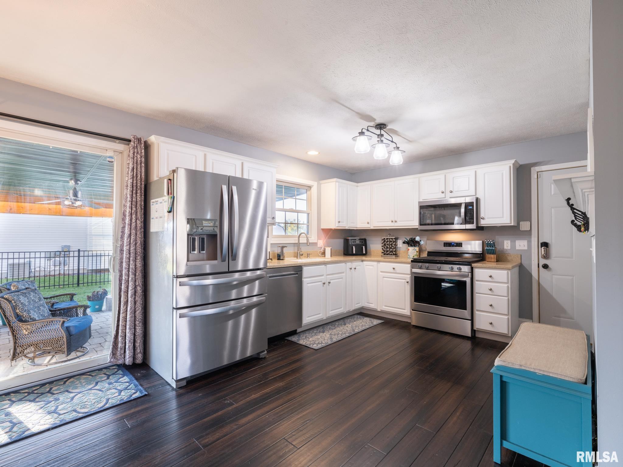 1400 Oak Ridge Washington, IL 61571 - Photo 15 of 56 Gallery Image 15