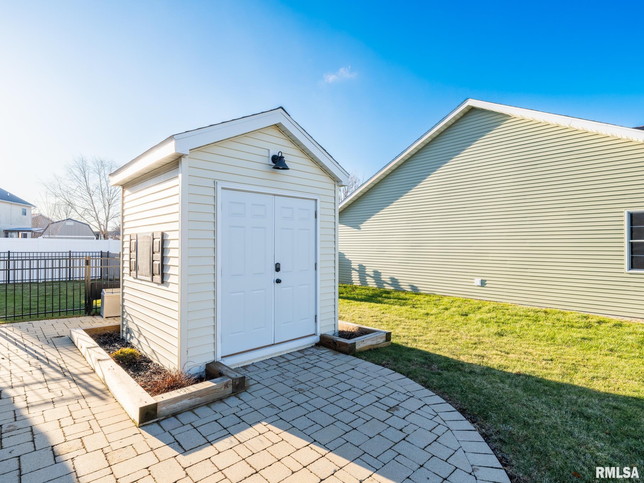 1400 Oak Ridge Washington, IL 61571 - Photo 5 of 56 Gallery Image 5