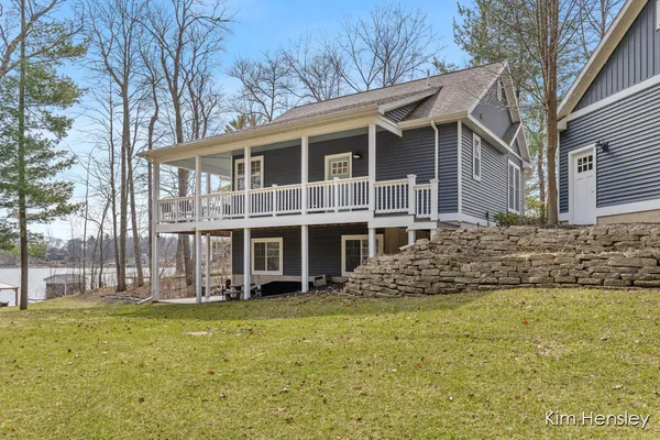 $589,900 | 12636 Point Drive, Gowen, MI 49326