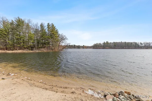 $636,000 | 12636 Point Drive, Gowen, MI 49326