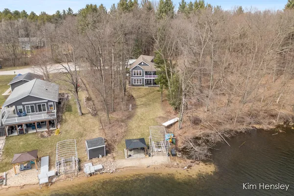 $636,000 | 12636 Point Drive, Gowen, MI 49326