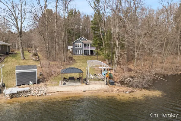 $636,000 | 12636 Point Drive, Gowen, MI 49326