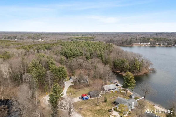 $636,000 | 12636 Point Drive, Gowen, MI 49326