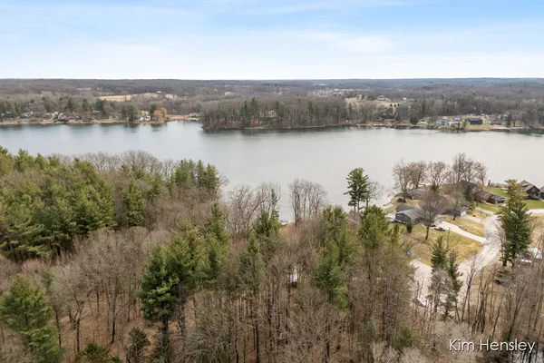 $636,000 | 12636 Point Drive, Gowen, MI 49326