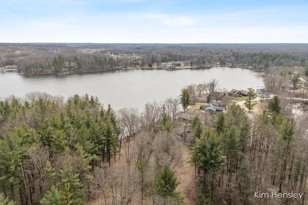 $636,000 | 12636 Point Drive, Gowen, MI 49326