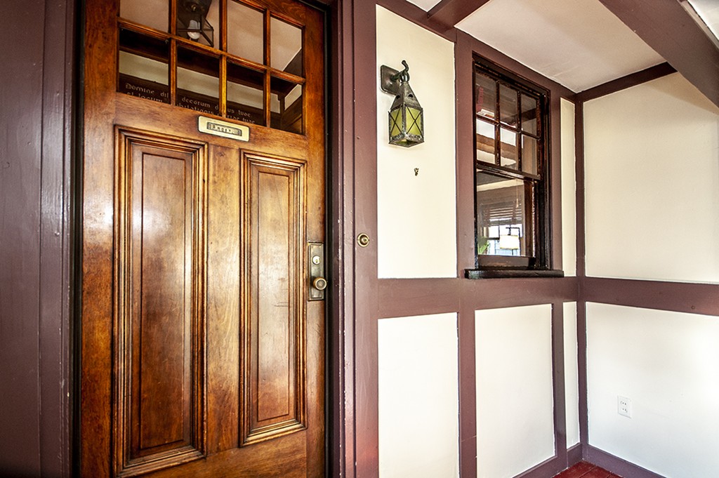28 Ridgeway Street Quincy, MA 02170 - Photo 4 of 20 Gallery Image 4