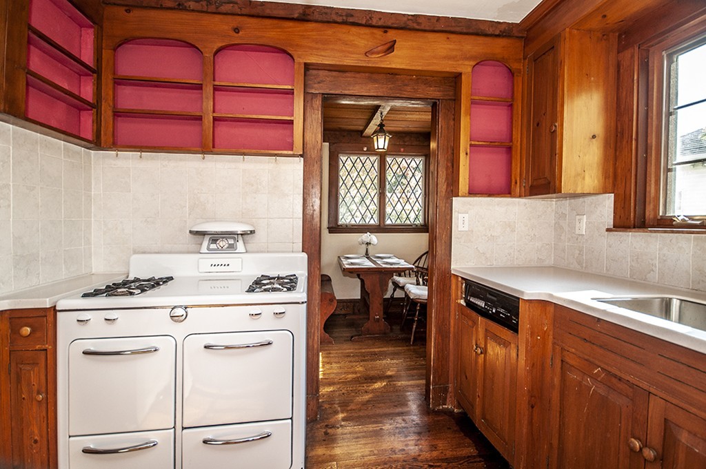 28 Ridgeway Street Quincy, MA 02170 - Photo 9 of 20 Gallery Image 9