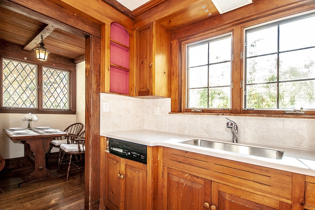28 Ridgeway Street Quincy, MA 02170 - Photo 10 of 20 Gallery Image 10
