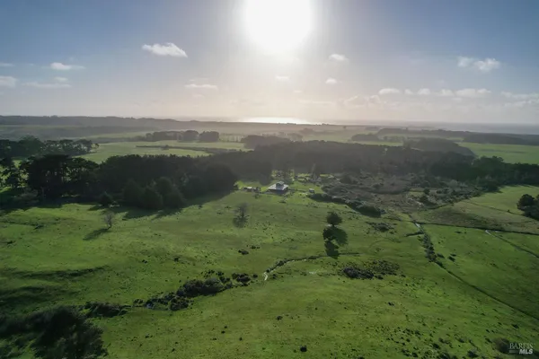 $2,400,000 | 43700 Mountain View Road, Manchester, CA 95459