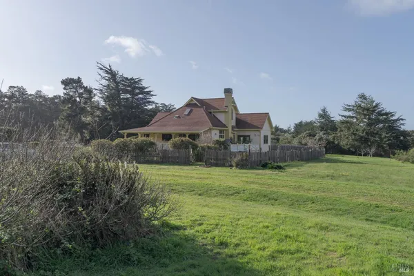 $2,400,000 | 43700 Mountain View Road, Manchester, CA 95459