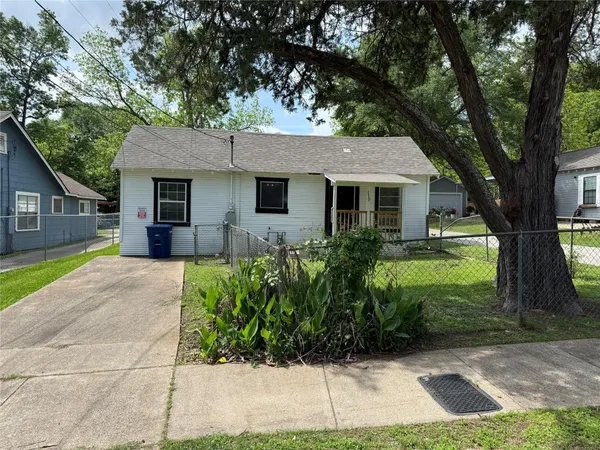 $795 | 119 Louis Davis Drive, Huntsville, TX 77320