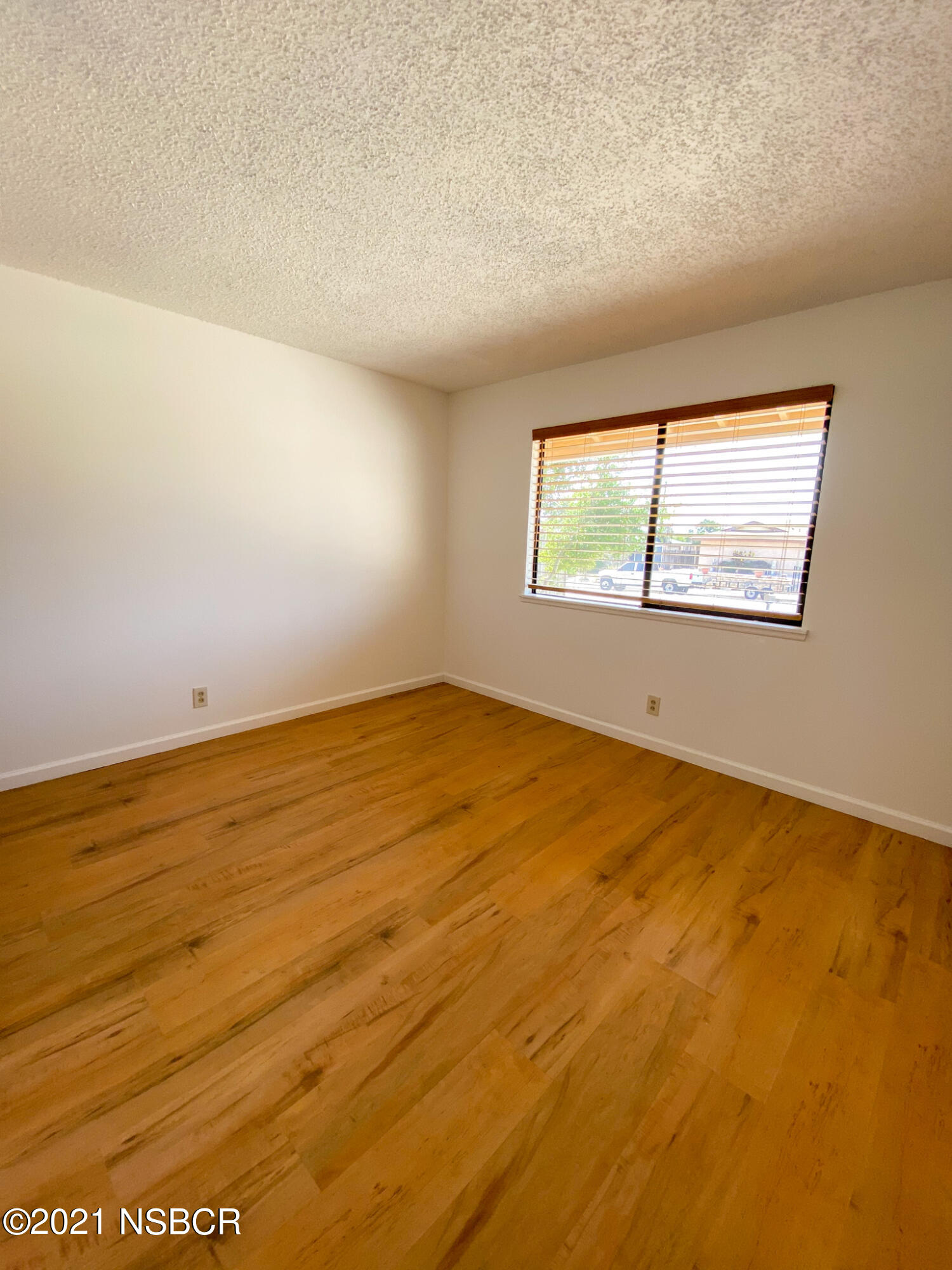 3941 Spica Way Lompoc, CA 93436 - Photo 7 of 24 an empty room with a window