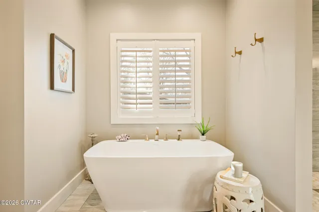 $695,000 | 140 Lakewood Drive, Lexington, TN 38351