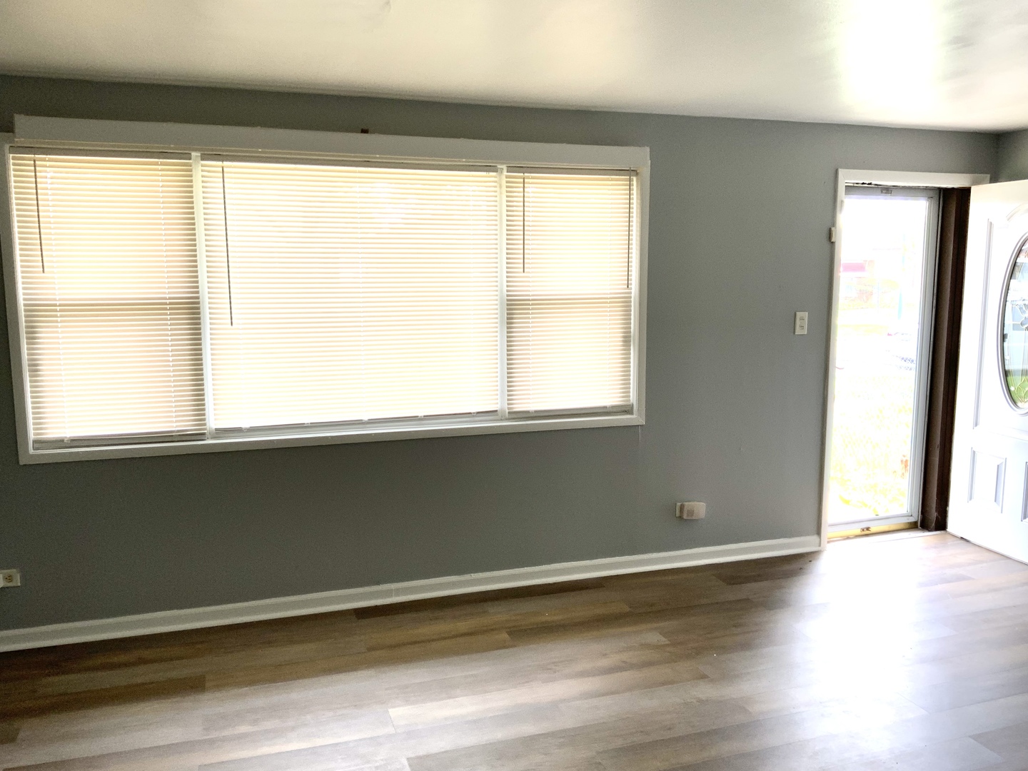 11634 South May Street Chicago, IL 60643 - Photo 5 of 9 a view of an empty room with wooden floor and a window