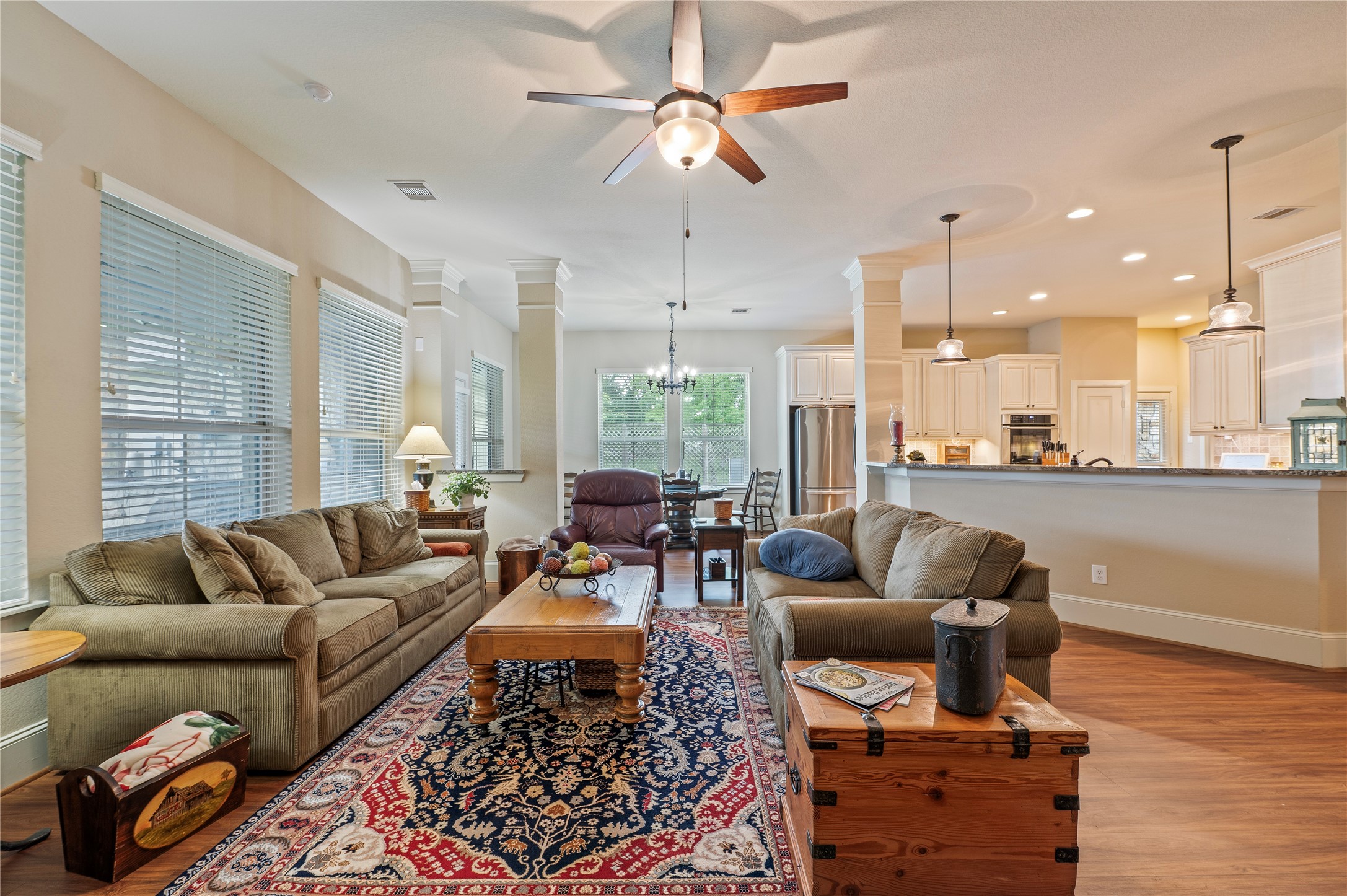 17126 Hamill Drive Rosharon, TX 77583 - Photo 17 of 50 Large living room open to kitchen and breakfast.