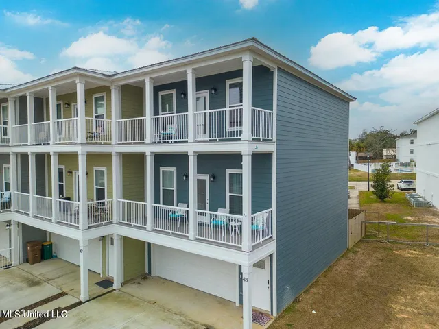 $315,000 | 48 Oak Alley Lane, Unit 48, Long Beach, MS 39560