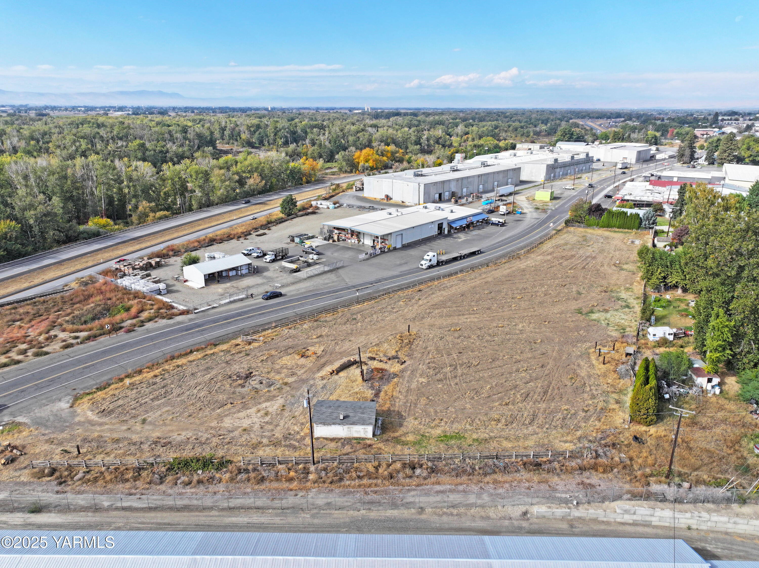 1502 Kagley Way Zillah, WA 98953 - Photo 4 of 9 a view of a city