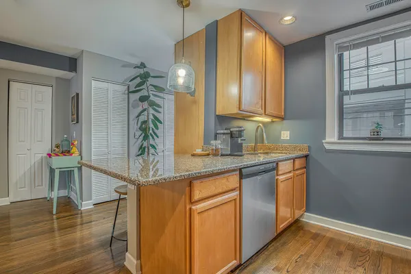 $320,000 | 5232 North Campbell Avenue, Unit 1A, Chicago, IL 60625