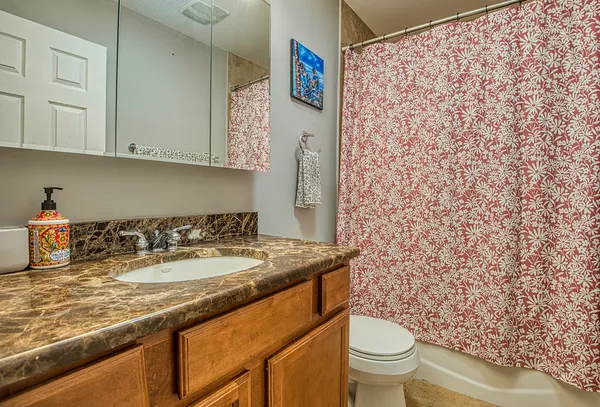 $320,000 | 5232 North Campbell Avenue, Unit 1A, Chicago, IL 60625